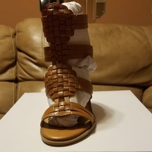 New Women Report platform shoe